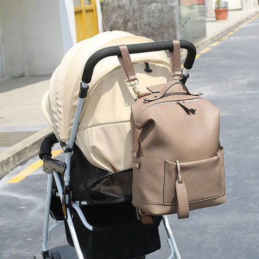 Comment attacher un sac à langer sur une poussette