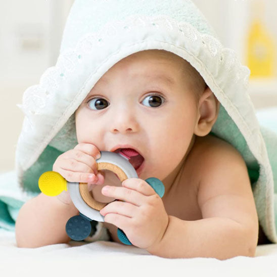 anneau-dentition-bebe-petite-fille