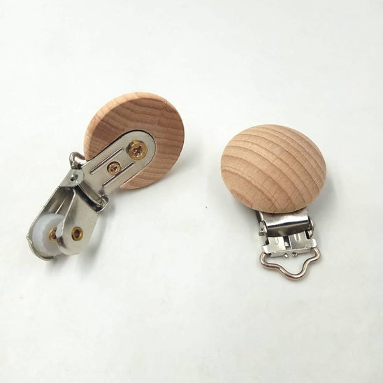 attache-tetine-stable