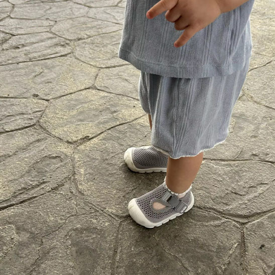 chaussure-bebe-debout-1