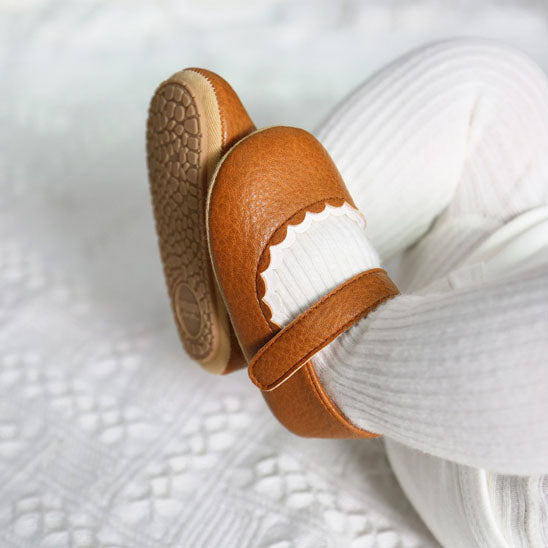 chaussure-bebe-fille-mignonne