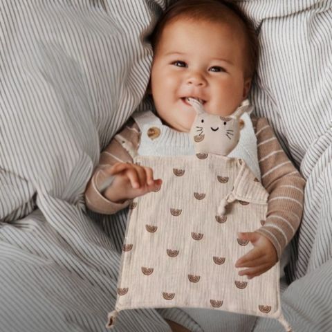 doudou-pour-bebe-arc-en-ciel
