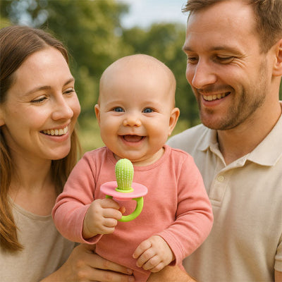 jouet-dentition-bebe-heureux_