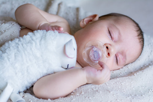 Doudou bébé : pourquoi il est si important et comment bien le choisir ?