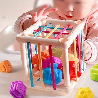 Cube d'activité bébé : À quel âge l'introduire