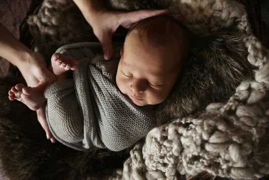 Est-ce bien d'emmailloter un bébé ?