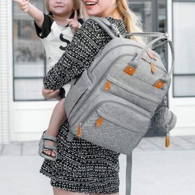 Que mettre dans le sac à langer bébé