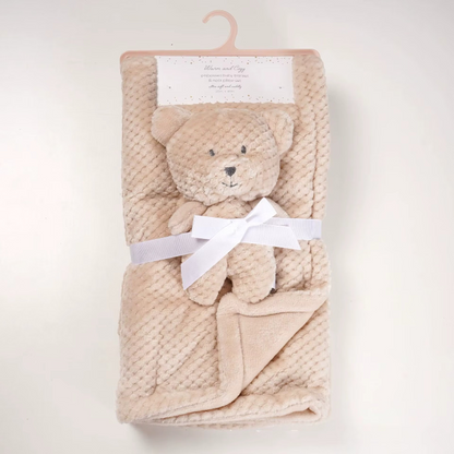 Couverture-polaire-pour-bebe-sur-la-couverture-beige