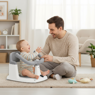 Siege-baignoire-pour-bebe-papa-au-salon