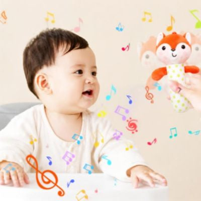 bebe-et-son-hochet-bebe