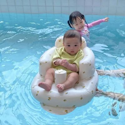 chaise-pour-bebe-piscine