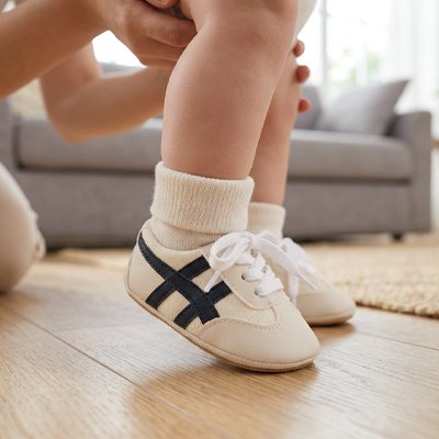 Chaussure-bebe-fermeture-pratique 