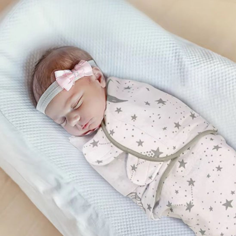 Couverture-emmaillotage-bebe-blanche-etoilée