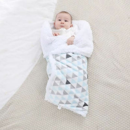 Couverture-en-polaire-bebe-emmaillotage-facile