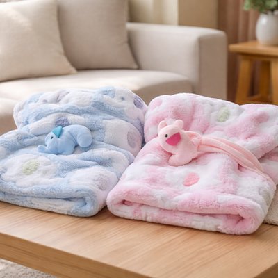 Couverture-enveloppante-bébé-bleu-et-rose
