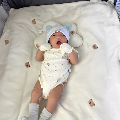 Couverture-enveloppante-bebe-motif-discret