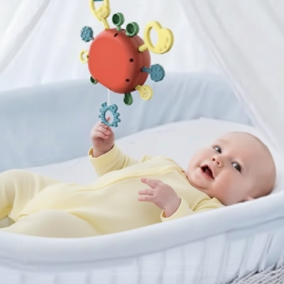 crabe-jeux-bebe-avec-jouet-crabe