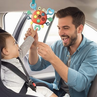crabe-jeux-bebe-papa-et-bebe-en-voiture-avec-jouet-crabe