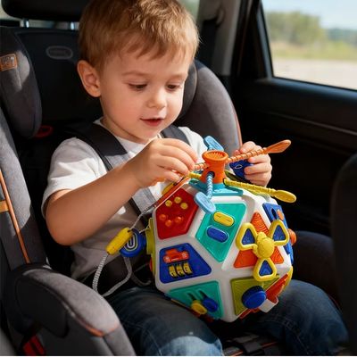 cube-d-activite-bebe-dans-la-voiture