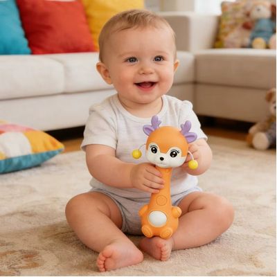 hochet-pour-bebe-assied-par-terre