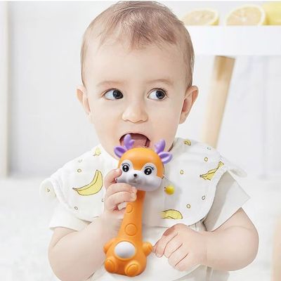 hochet-pour-bebe-dans-sa-bouche