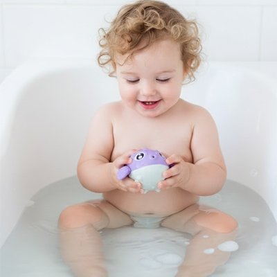 Jouets-de-bain-violet