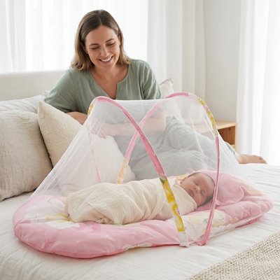 Lit-moustiquaire-bebe-rose 