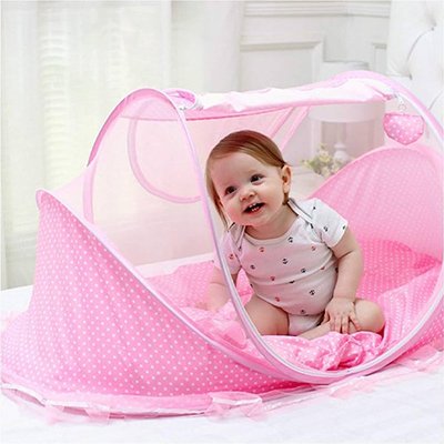 Lit-moustiquaire-bébé-rose