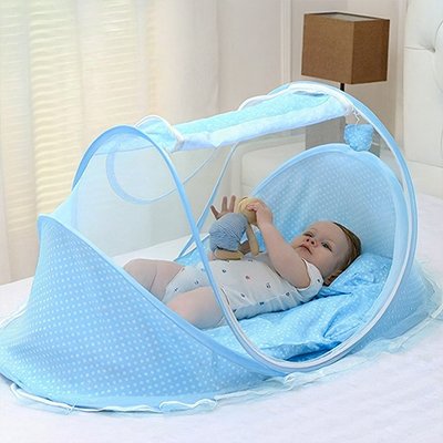Lit-moustiquaire-bébé-utilisation-polyvalente