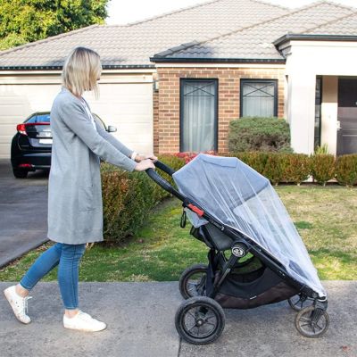 moustiquaire-bebe-attache-1