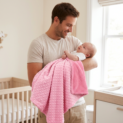 papa-et-bebe-avec-la-couverture-polaire-bebe