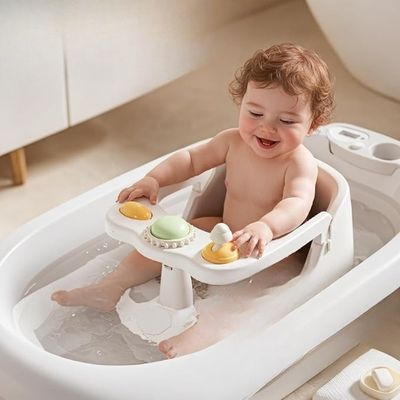 siege-baignoire-bebe-s-amuse-dans-baignoire